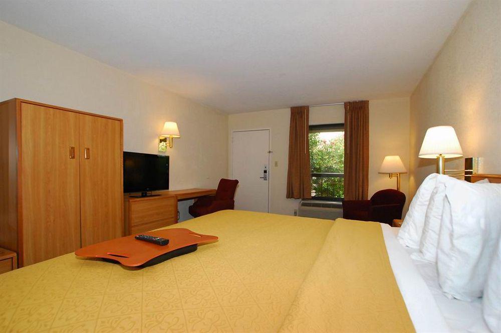 Quality Inn Fredericksburg-Central Park Area Eksteriør billede