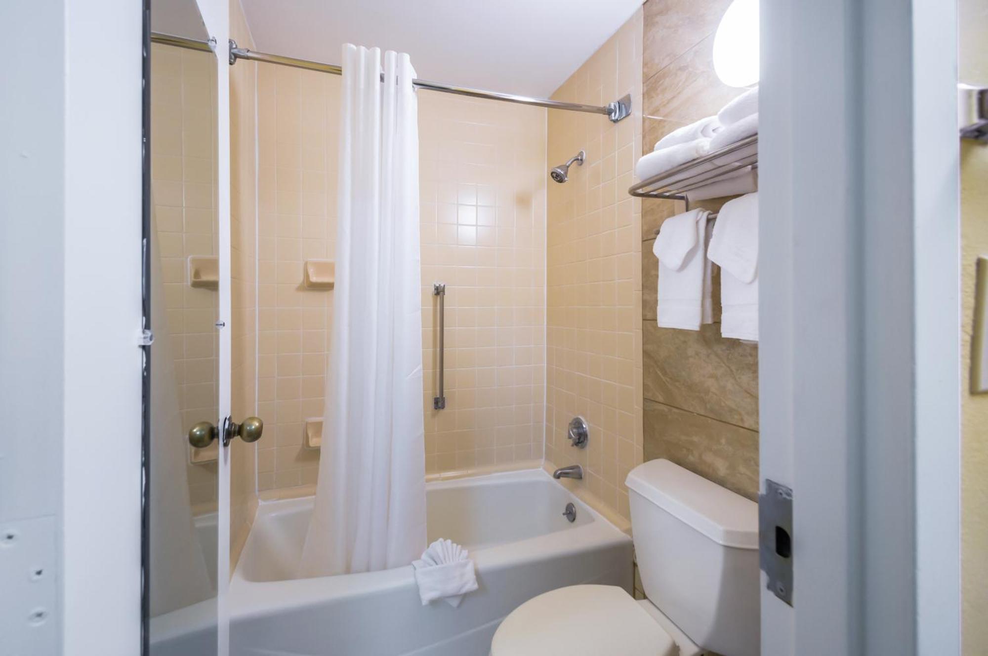 Quality Inn Fredericksburg-Central Park Area Eksteriør billede