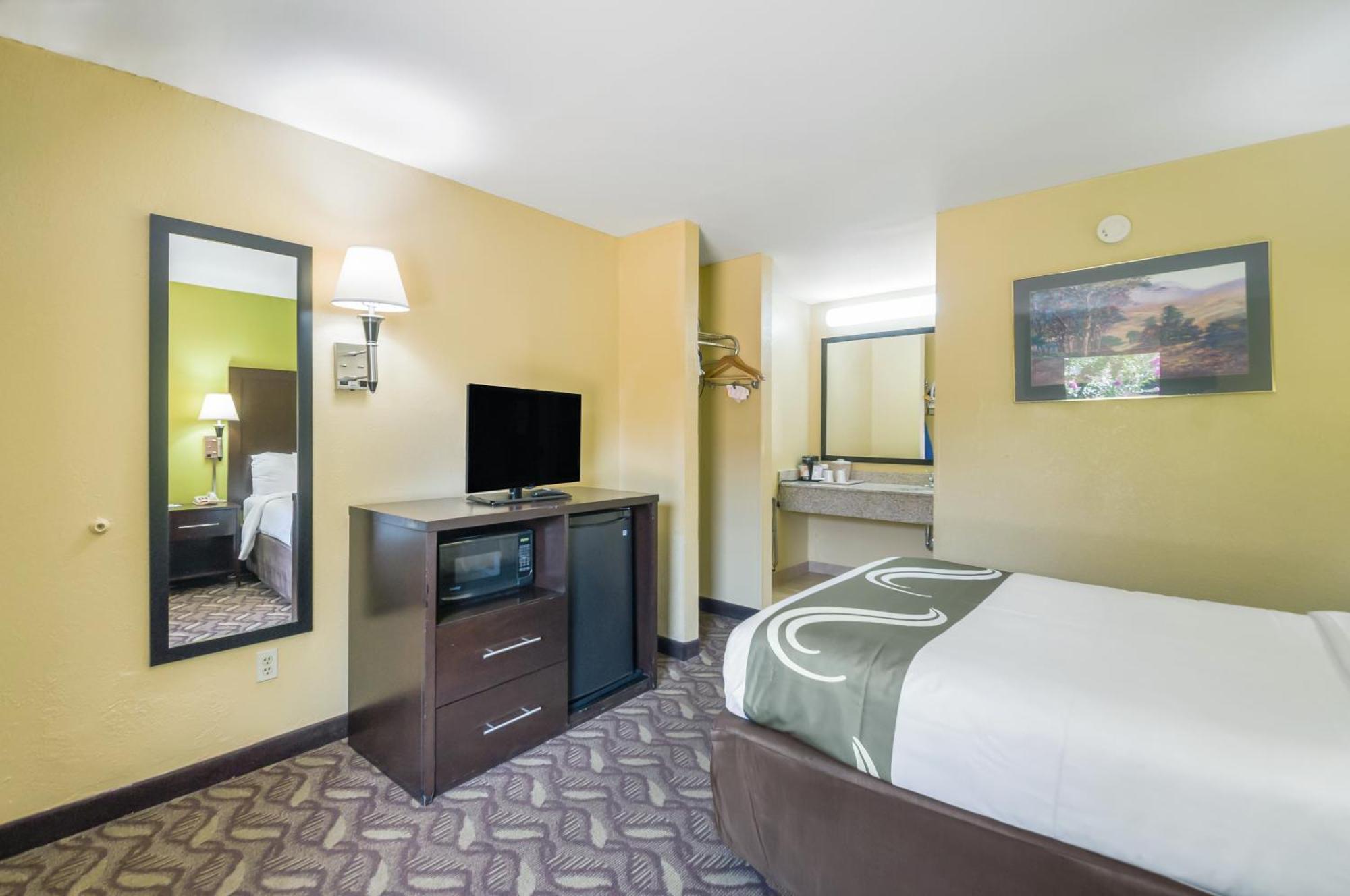 Quality Inn Fredericksburg-Central Park Area Eksteriør billede