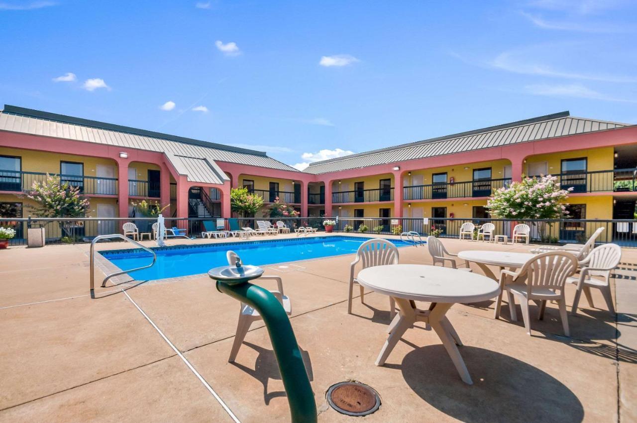 Quality Inn Fredericksburg-Central Park Area Eksteriør billede