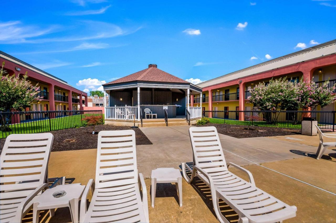 Quality Inn Fredericksburg-Central Park Area Eksteriør billede
